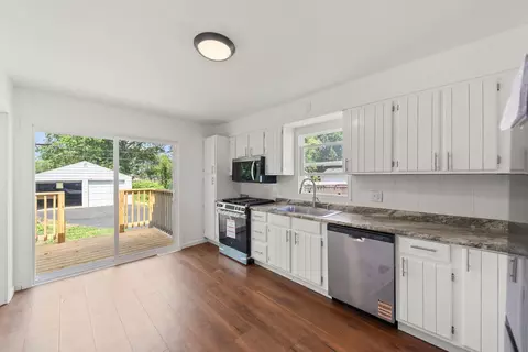 Kitchen - 1063 S 8th Ave, Kankakee, IL 60901 photo 1 of 2