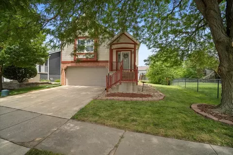 23 Parkshores Dr, Bloomington, IL 61701 photo 2