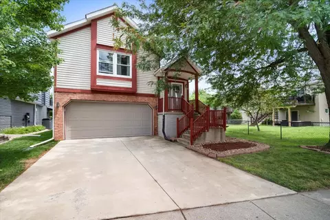 23 Parkshores Dr, Bloomington, IL 61701