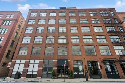 215 W Illinois St #5C, Chicago, IL 60654