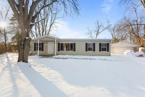 1101 James Ct, Mahomet, IL 61853