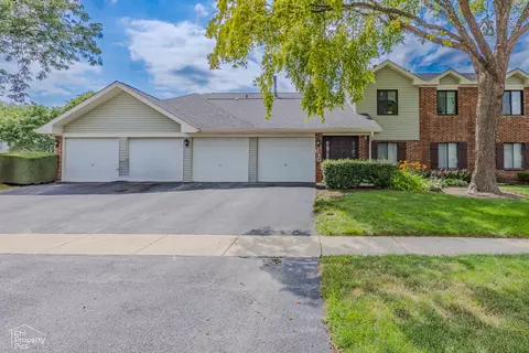 630 Cumberland Trl #AA1, Roselle, IL 60172