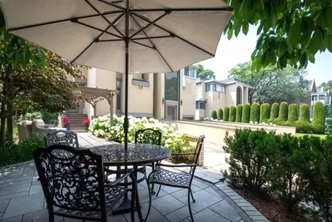 1150 E 49th St, Chicago, IL 60615 photo 2