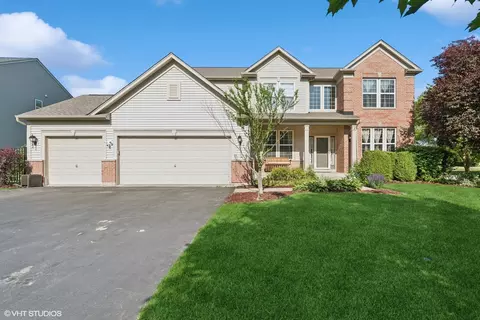 735 Porter Cir, Lindenhurst, IL 60046