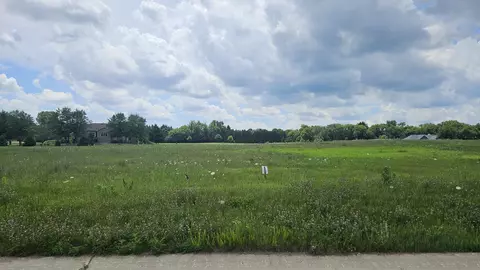 1901 Chloe Trl, Mchenry, IL 60051