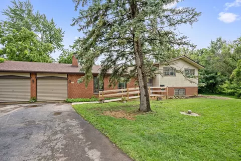 2845 87th St, Darien, IL 60561