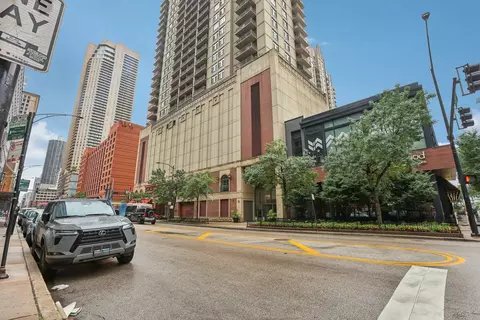 630 N State St #2004, Chicago, IL 60654