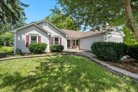 1707 Deer Run Dr, Montgomery, IL 60538