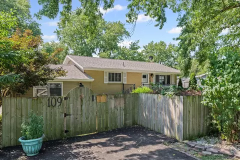 Exterior - 109 W Fillmore St, Philo, IL 61864 photo 4 of 10