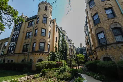 4207 N Kedvale Ave #2C, Chicago, IL 60641