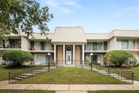 9820 S Karlov Ave #D, Oak Lawn, IL 60453