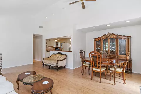 385 Illinois Blvd, Hoffman Estates, IL 60169 photo 8
