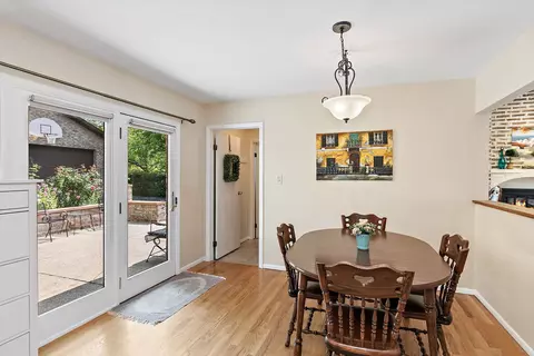 385 Illinois Blvd, Hoffman Estates, IL 60169 photo 12