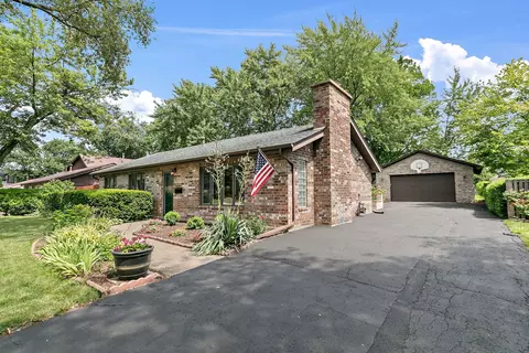 385 Illinois Blvd, Hoffman Estates, IL 60169 photo 2