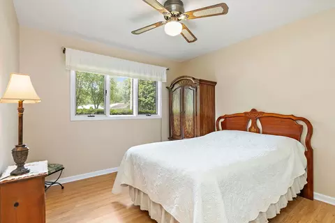385 Illinois Blvd, Hoffman Estates, IL 60169 photo 14