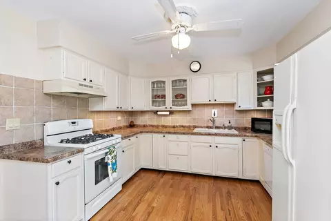 385 Illinois Blvd, Hoffman Estates, IL 60169 photo 10