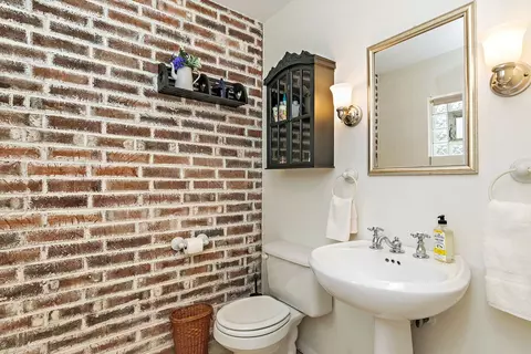 385 Illinois Blvd, Hoffman Estates, IL 60169 photo 13