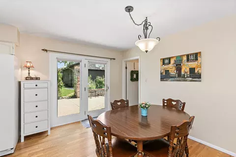 385 Illinois Blvd, Hoffman Estates, IL 60169 photo 11
