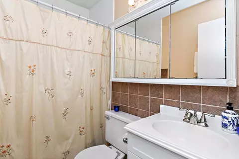 385 Illinois Blvd, Hoffman Estates, IL 60169 photo 17