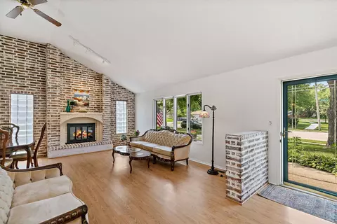 385 Illinois Blvd, Hoffman Estates, IL 60169 photo 7