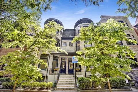 435 W Roslyn Pl #2E, Chicago, IL 60614