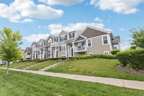 1777 Spinnaker St, Pingree Grove, IL 60140