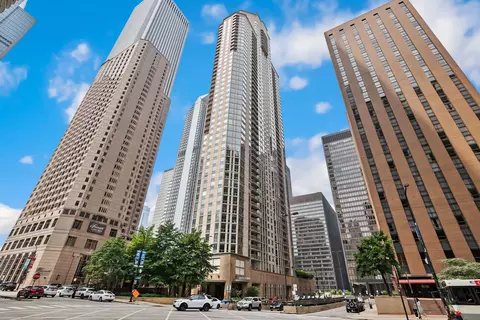 222 N Columbus Dr #2204, Chicago, IL 60601