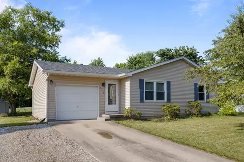 2115 Robin Rd, Mahomet, IL 61853