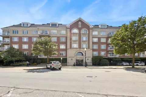 14 S Ashland Ave #305, La Grange, IL 60525