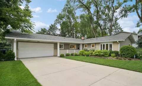 1540 Maple Ave, Northbrook, IL 60062