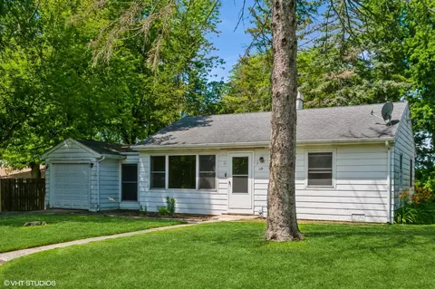 110 Lakewood Dr, Antioch, IL 60002