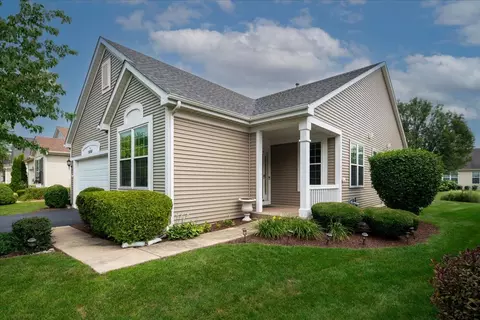16163 Seneca Lake Cir, Crest Hill, IL 60403