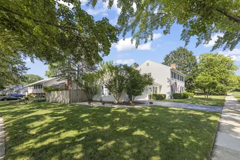 541 Burning Tree Ln, Naperville, IL 60563 photo 3