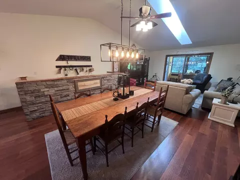 Dining - 709 Milnes Dr #0, Morrison, IL 61270 photo 1 of 2