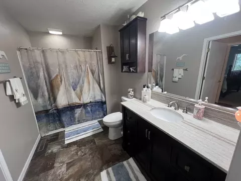 Bath - 709 Milnes Dr #0, Morrison, IL 61270 photo 1 of 1