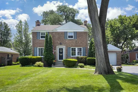 2227 Linneman St, Glenview, IL 60025