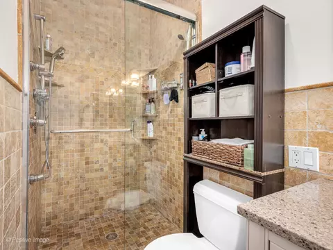 Bath - 115 S Pick Ave, Elmhurst, IL 60126 photo 3 of 4