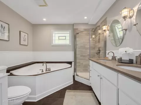 Bath - 115 S Pick Ave, Elmhurst, IL 60126 photo 4 of 4