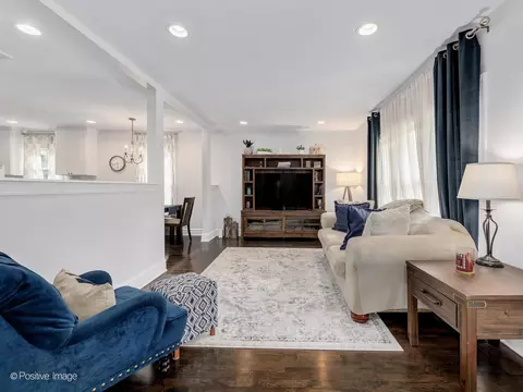 Living - 115 S Pick Ave, Elmhurst, IL 60126 photo 2 of 6