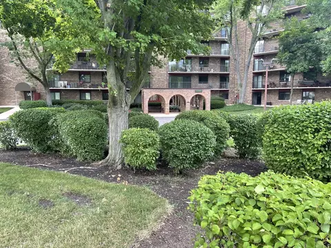 35 S Baybrook Dr #201, Palatine, IL 60074