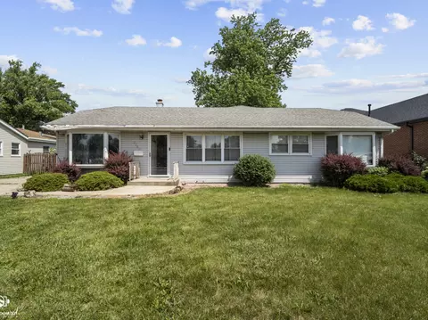 6834 W 115th St, Worth, IL 60482