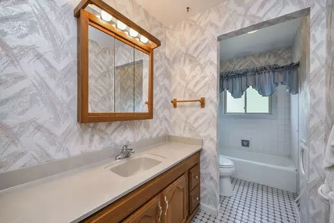 Bath - Undisclosed, Addison, IL 60101 photo 2 of 2