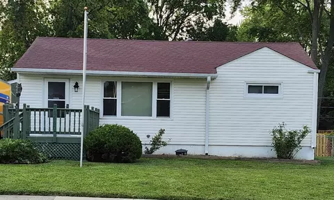 2440 Chinook Rd, Waukegan, IL 60087