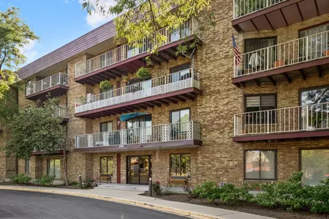 5400 Astor Ln #203, Rolling Meadows, IL 60008