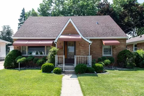 618 N Lewis Ave, Waukegan, IL 60085