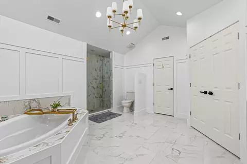 Bath - 13218 Lakepoint Dr, Plainfield, IL 60585 photo 5 of 14