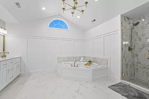 Bath - 13218 Lakepoint Dr, Plainfield, IL 60585 photo 3 of 14