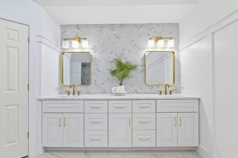 Bath - 13218 Lakepoint Dr, Plainfield, IL 60585 photo 4 of 14