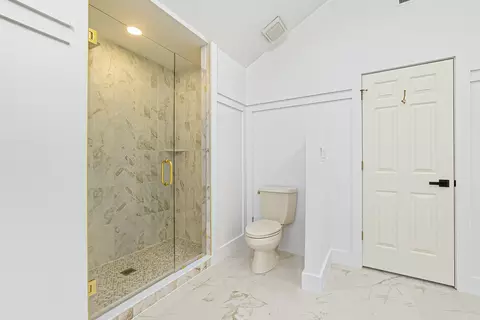Bath - 13218 Lakepoint Dr, Plainfield, IL 60585 photo 6 of 14