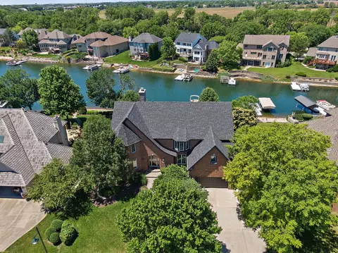 13218 Lakepoint Dr, Plainfield, IL 60585